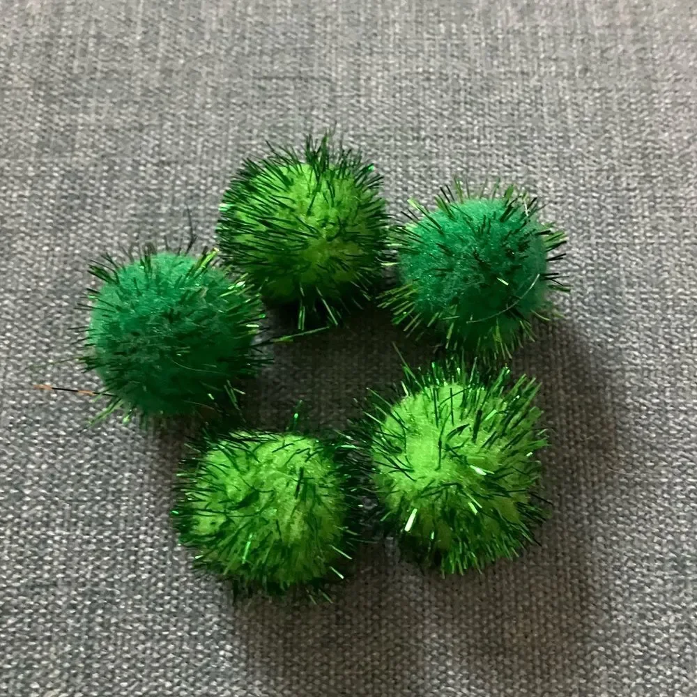 5 Green Cat Pompom Sparkle Ball Toys